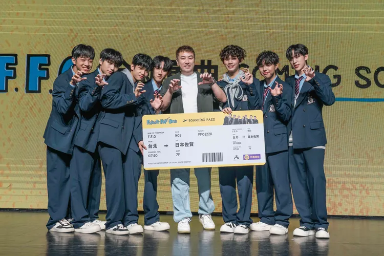 詹仁雄也在記者會上送F.F.O三份大禮。踢帕娛樂提供