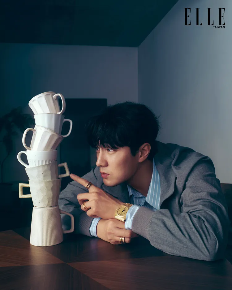 蘇志燮拍攝《ELLE》封面。《ELLE》國際中文版提供