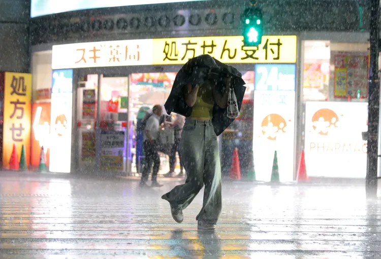 東京街頭豪雨 路透社