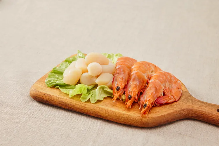 與高敏敏聯名【營養好閨蜜】主題套餐，內容物嚴選多款營養師認可的少熱量、高纖維、高飽足感食材。品牌提供