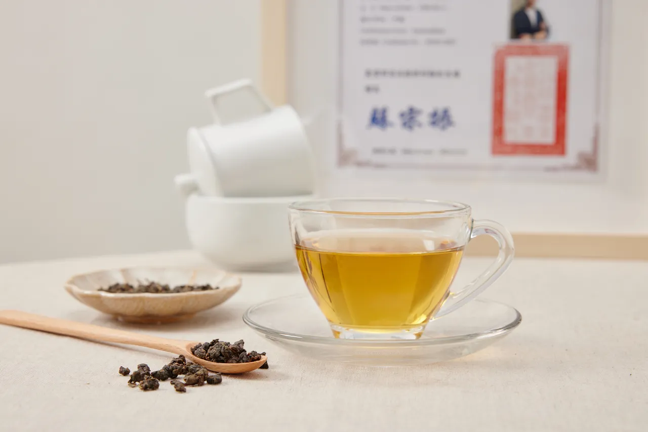 以茶煮汤的四季春版本适合夏天补水消肿,冻顶乌龙则很适合想要吃得浓郁却不油腻的上班族︒品牌提供