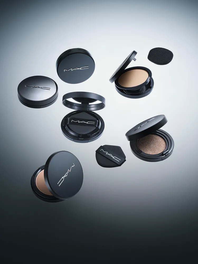 M.A.C超持妝柔焦輕粉餅1800元、補充蕊1450元。品牌提供