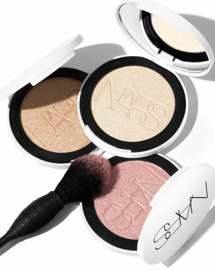 NARS裸光幻閃亮采餅，各1500元。品牌提供