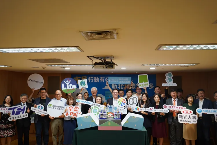 企業夥伴蒞臨現場，共同響應新北市府「減碳集多多」計畫。環保局提供