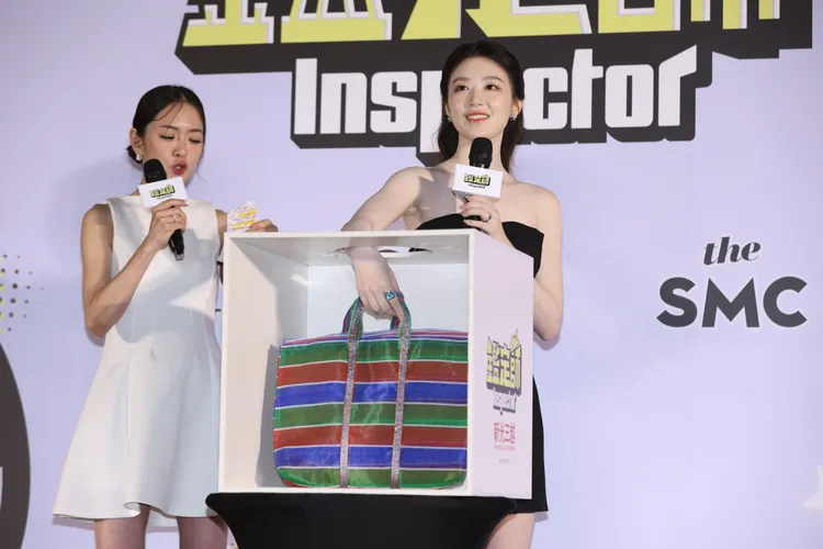 葉舒華摸茄芷袋。彭欣偉攝