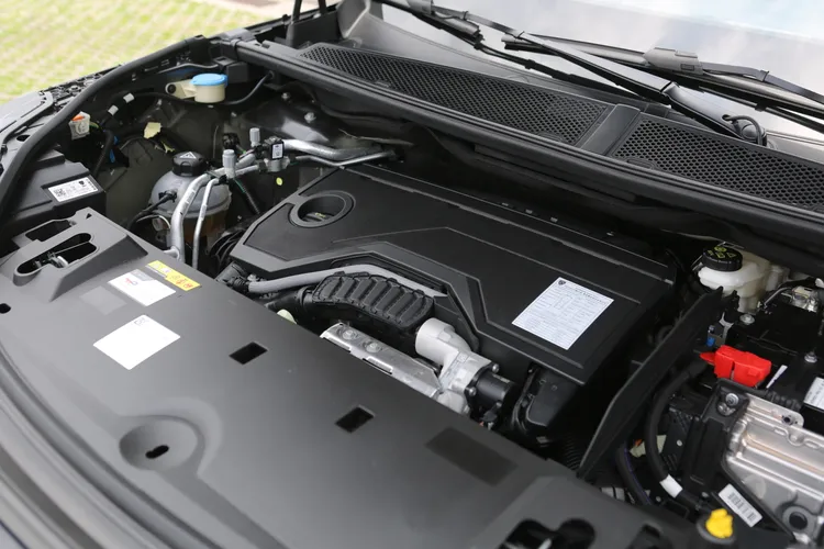 1.2升渦輪引擎為基礎打造的P2油電複合動力能支援純電行駛，帶來20km/L的出色平均油耗表現。林浩昇攝