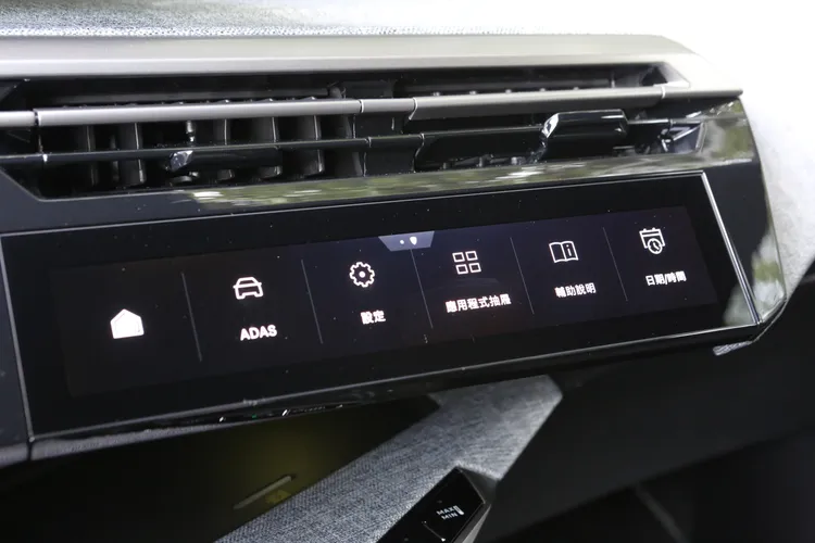 i-Toggles虛擬按鍵排可根據駕駛習慣自定義，總共有多達十組快捷功能。林浩昇攝