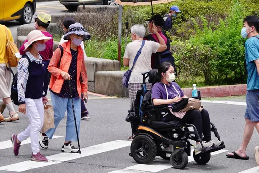北市刪洗澡服務惹議!中央也有責 學者、議員籲2方向檢討