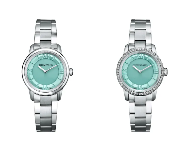 Tiffany Atlas系列29mm腕錶，不鏽鋼錶殼，Tiffany Blue藍面盤，拋光與緞面交錯不鏽鋼鍊帶，高精準瑞士太陽能機芯 (La Joux-Perret)，動力儲存滿電可運行8個月，防水深度100米，約12萬2000元、鑲鑽款約20萬9000元。品牌提供