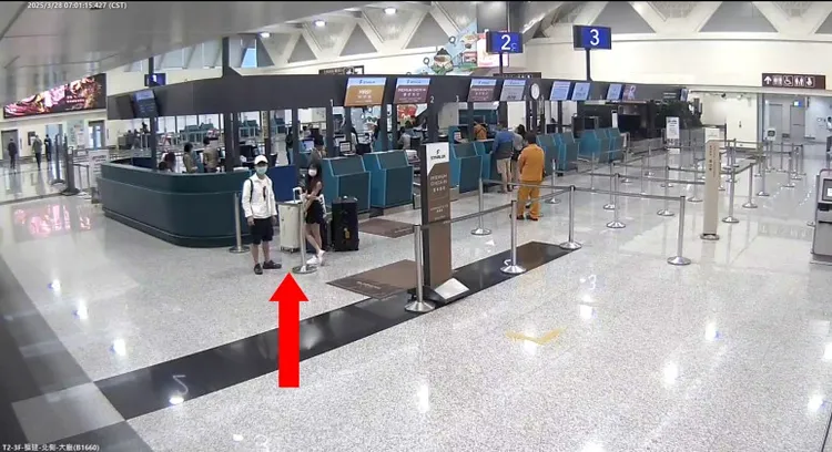 葉男、楊女至星宇航空櫃台報到 。新竹地檢署提供