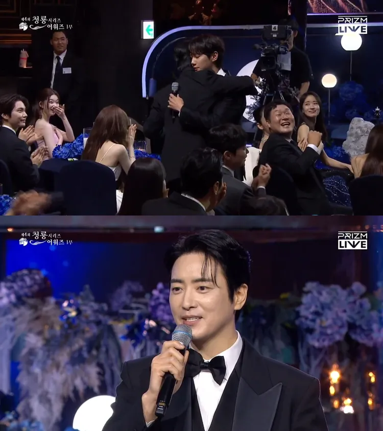 李濬榮（上圖）上台拿人氣獎，得知聽錯後，趕緊下台把獎盃還給名字差一個字的得主李浚赫，獻上大擁抱。翻攝PRIZM