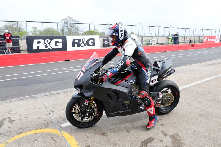 來自英國、長年深耕國際二輪賽事的R&G，近年在車身保護與性能配件領域屢獲好評。業者提供