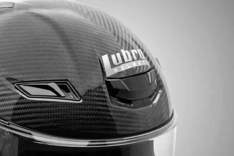 Lubro Helmet將帶來品牌旗下首款通過頂級賽事FIM認證的全罩帽款「GP TECH」。業者提供