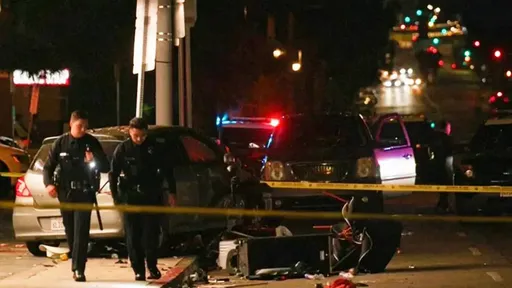 洛杉磯汽車衝撞人群30傷4命危 醫護驚見有傷者中槍