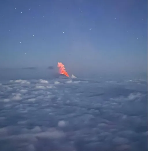 俄國強震後火山爆發 遊客偏不撤只想看噴發奇景