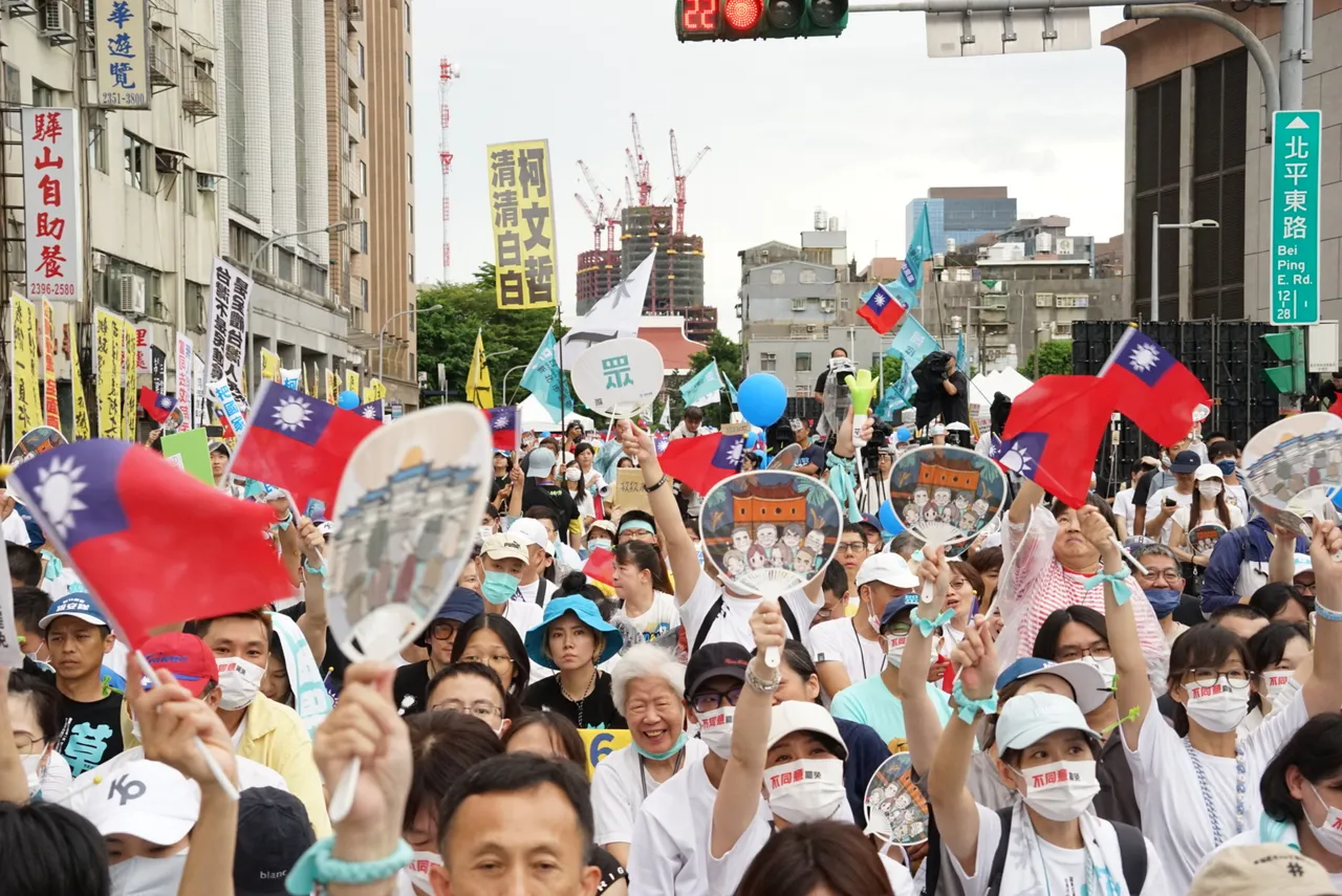 民众党「反罢要赢、台湾要赢」集会。邱筠媜摄