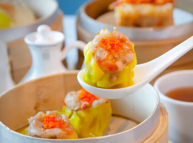 「姓名優惠」活動包含珍珠坊祭出全品項港式點心8折等優惠。高雄福華提供