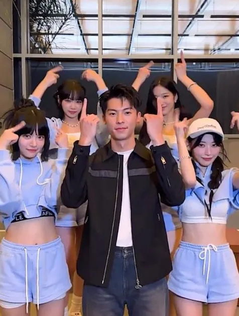 許光漢2年前曾與LE SSERAFIM一起拍過《Unforgiven》舞蹈挑戰。翻攝LE SSERAFIM IG