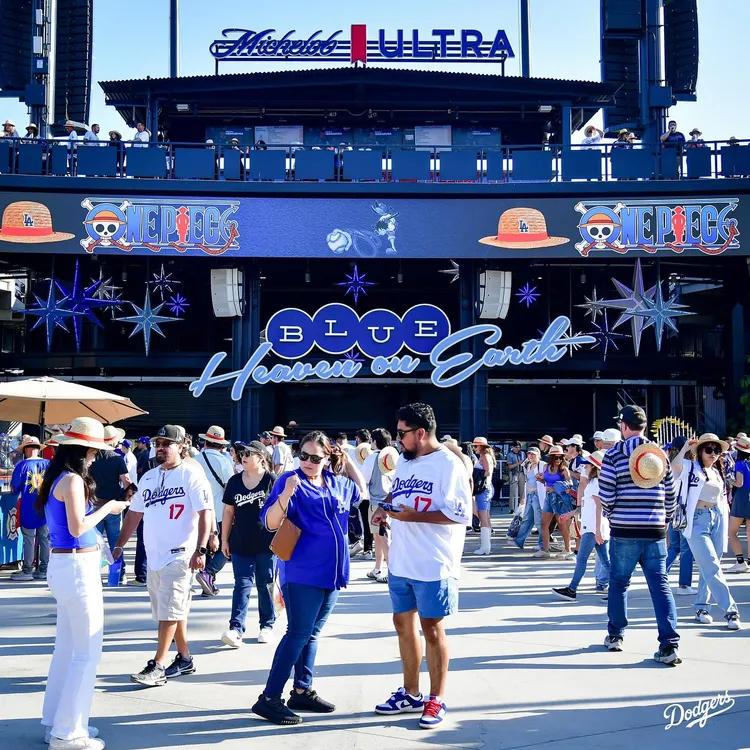 道奇隊日前舉辦《ONE PIECE航海王》活動，贈送有球隊logo的草帽。翻攝dodgers IG