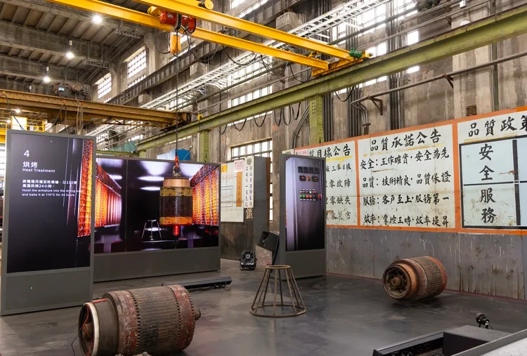常設展〈動力．火車－柴電工場〉將設備恢復運作並搭配動畫，呈現牽引馬達裡的「電樞」檢修及保養流程。文化部提供