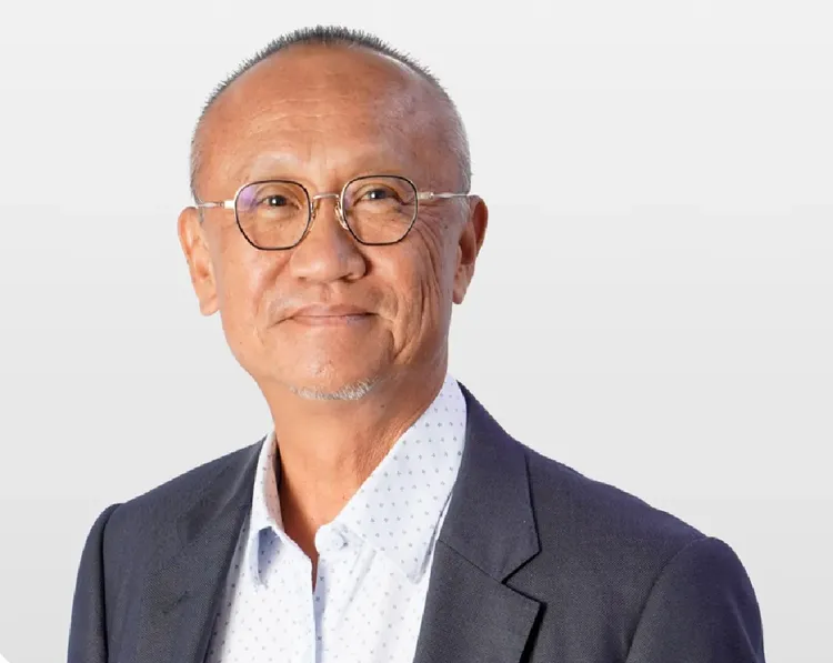 年逾70的黃柏漙被傳擁女密友，其配偶從未現身。翻攝自緯創官網