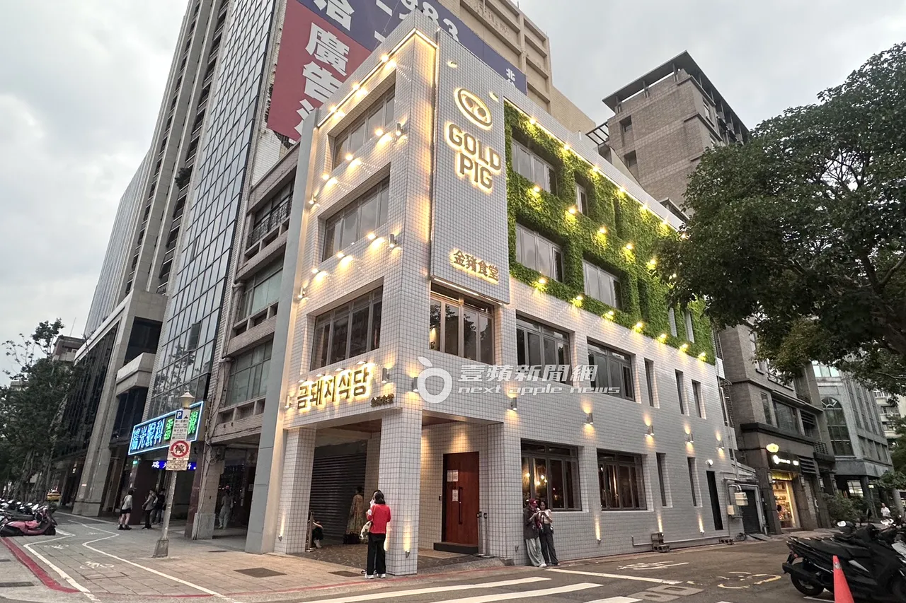 韩流天王GD爱店「金猪食堂」今(27日)全天包场,晚间7点店外未见粉丝朝圣。特勤中心摄