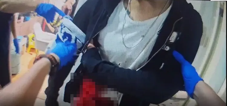 林姓男子遭砍濺血，所幸送醫救治後無生命危險。翻攝照片