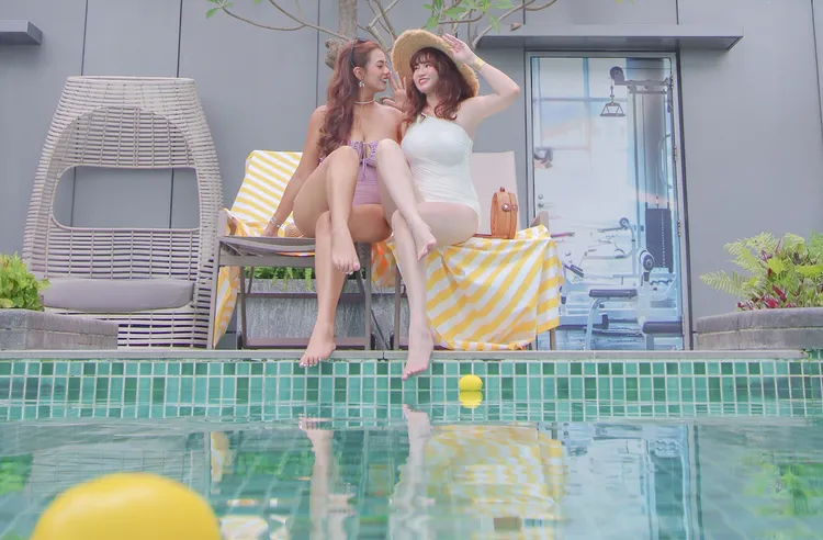 板橋凱撒將於8/15舉辦「南法普羅旺斯夏日泳裝派對」，限定當日房客免費參加，現場佈置拍照造景並安排音樂演出與手作體驗，邀旅客在高空泳池度過最Chill的夏日傍晚。板橋凱撒大飯店提供