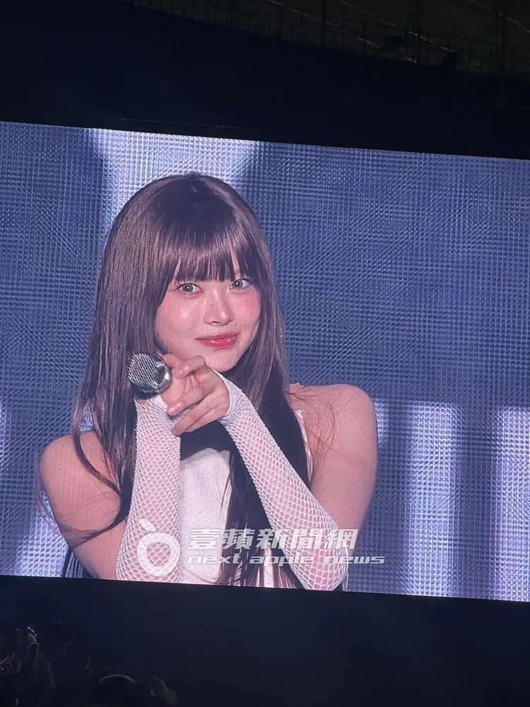 洪恩採在本尊蔡依林面前，與許允真清唱《日不落》。讀者提供