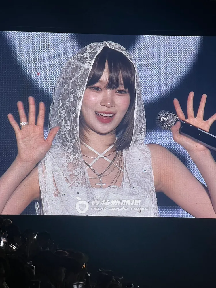 金采源揮手致意。讀者提供