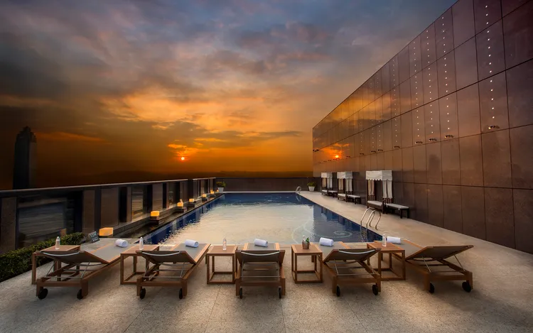 大倉久和大飯店屋頂泳池。業者提供