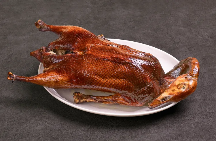 大倉久和大飯店桃花林片皮雲林鵝三吃。業者提供