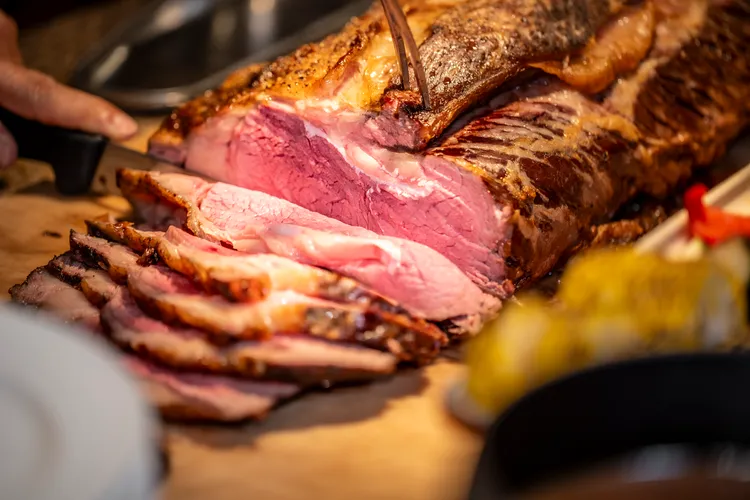 大倉久和大飯店歐風館爐烤牛排。業者提供