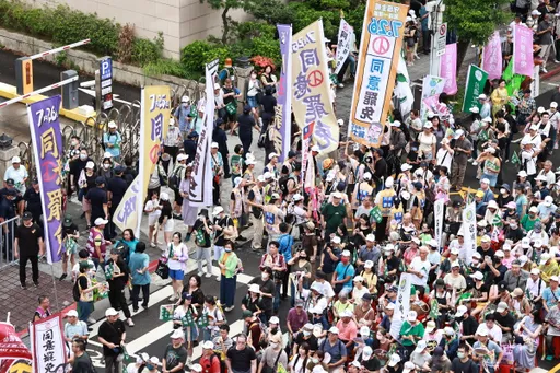 罷團「護國大遶境」回防台北 青鳥聚集青島東路現場畫面曝