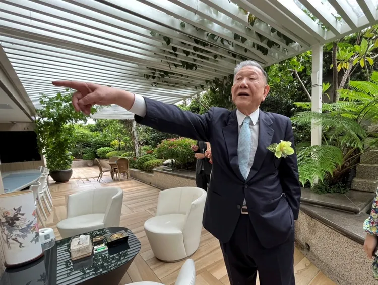 現年78歲人稱「威京小沈」的沈慶京，事業版圖橫跨房地產開發、傳產石化業、科技研發、飯店、金融財務、育樂文創等領域，他也在股市多有佈局，甚至1980年代沈慶京一度擠身「台灣股市四大天王」。 資料照片