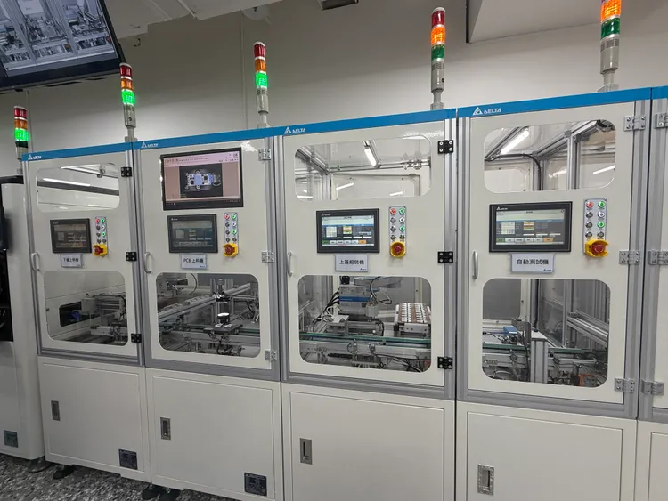 台達智能製造創新中心透過數位雙生，打造虛實整合產線驗證。呂承哲攝