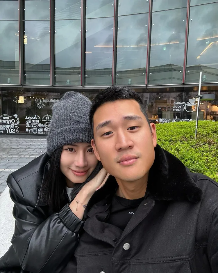 周興哲與正妹主播妻感情甜蜜蜜。翻攝周興哲臉書