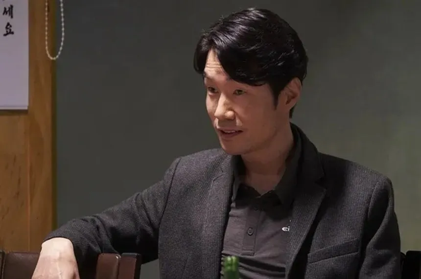 宋英奎在《鸡不可失》饰演刑警。翻摄CJ ENM