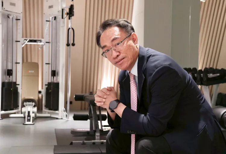 走過病痛後，張祐銘更堅信：健康才是人生最大的資本。他把保健當作日常鍛鍊，身體是最值得投資的事業。莊宗達攝