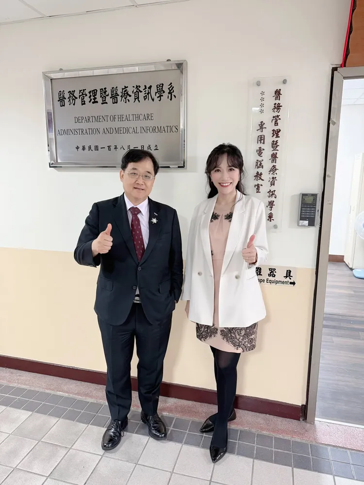 徐韻翔和洪子仁一起出席講座。翻攝徐韻翔臉書