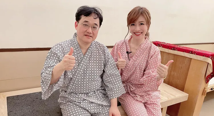 徐韻翔曾因採訪，和洪子仁穿健檢服合照。翻攝徐韻翔臉書