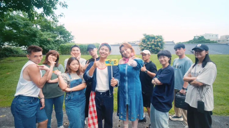 MV中藏有大量「哈哈台宇宙」彩蛋，每一位曾留下深刻印象的受訪者與哈哈台成員，都化身為這支MV的重要角色。哈哈台提供