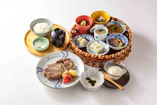 京风现代料理「菜なnana」餐厅插旗大叶高岛屋 7/31现场鲔鱼解体秀