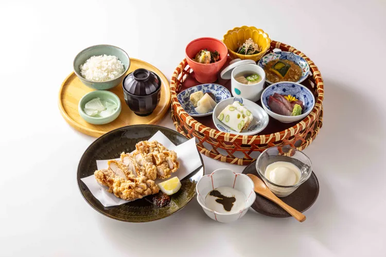 雞腿龍田揚 小米味噌懷石籠。業者提供