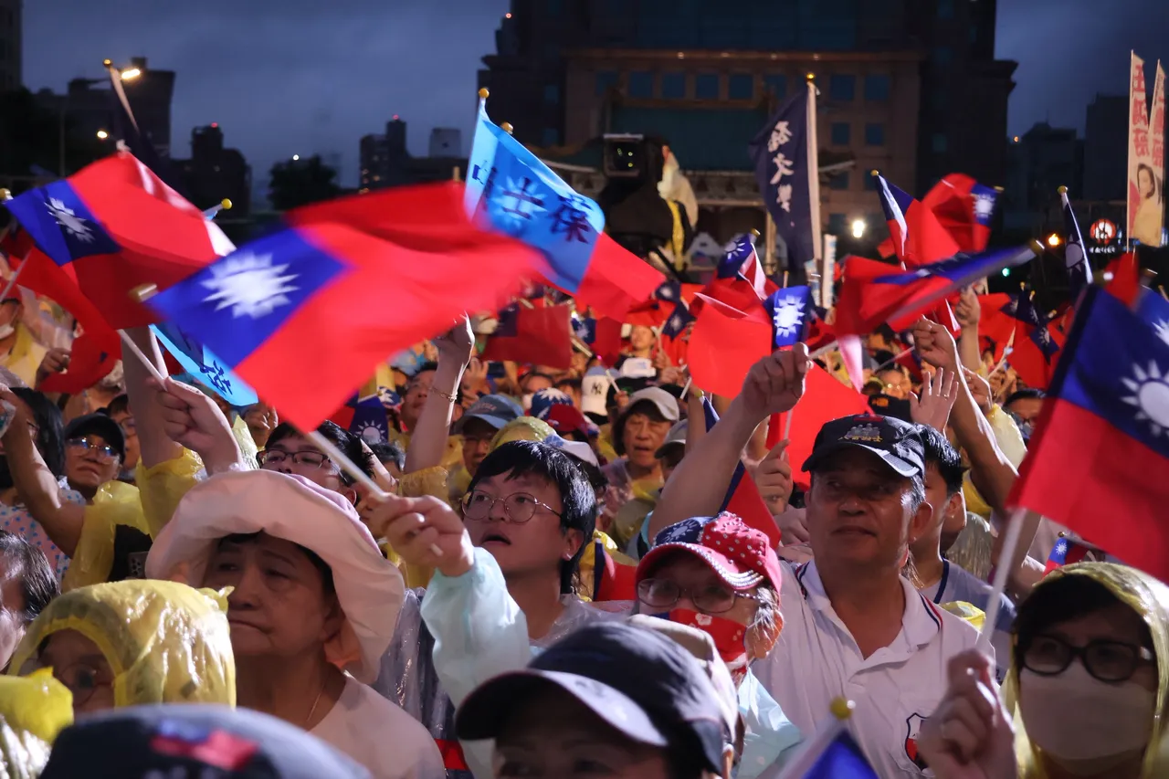 国民党预估选前之夜晚间8时现场突破15万人。彭欣伟摄