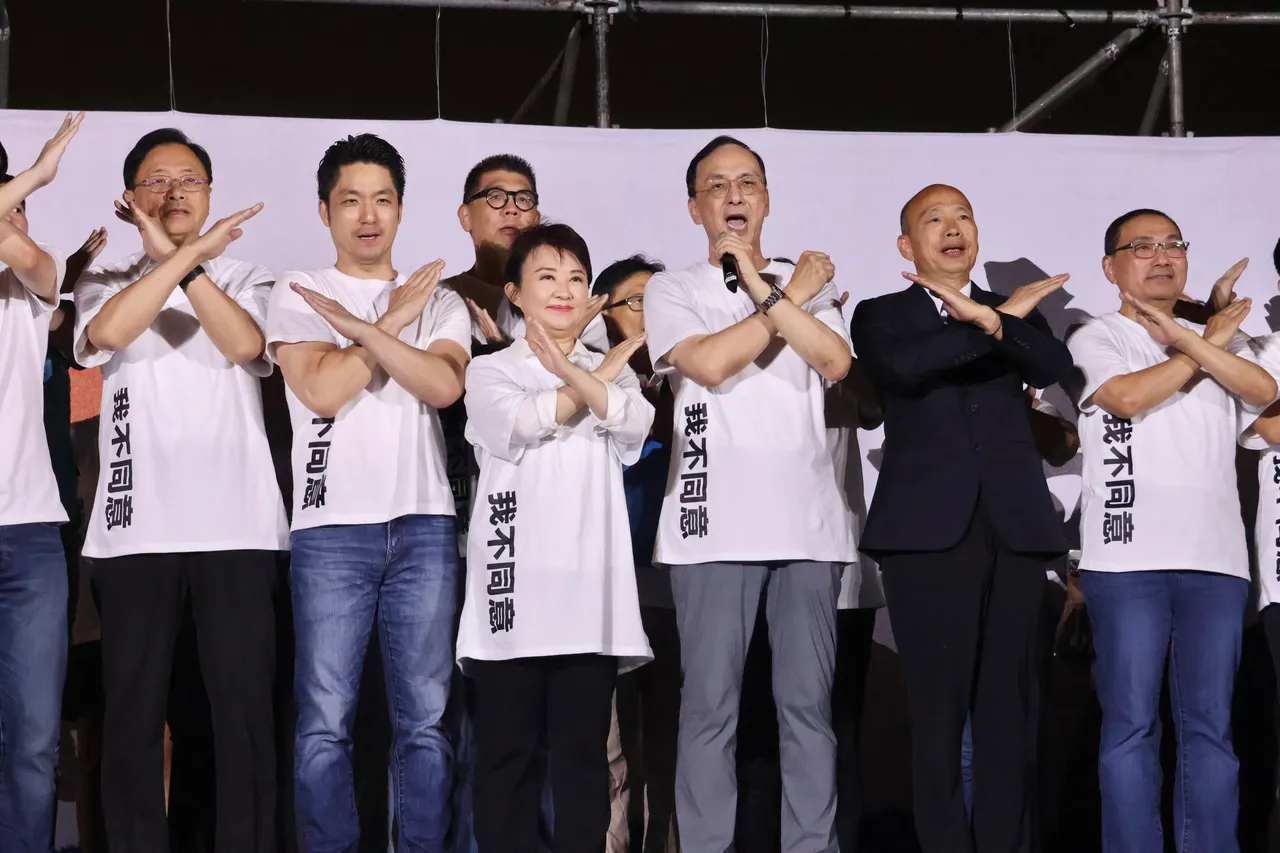 蒋万安向支持者喊话投下不同意罢免票。庄宗达摄