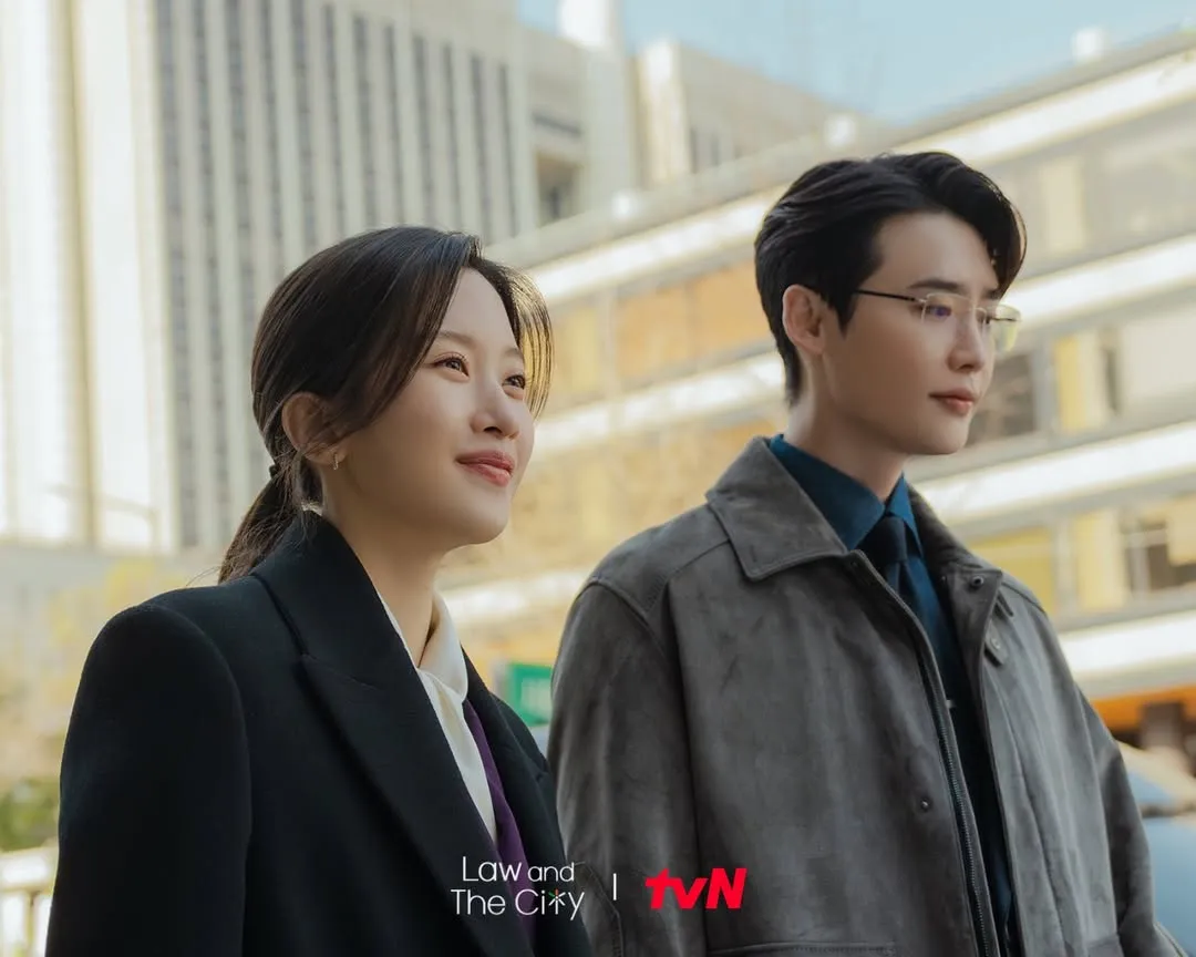 文佳煐(左)、李鍾碩(右)出演新劇《瑞草洞》。翻攝tvN Asia IG