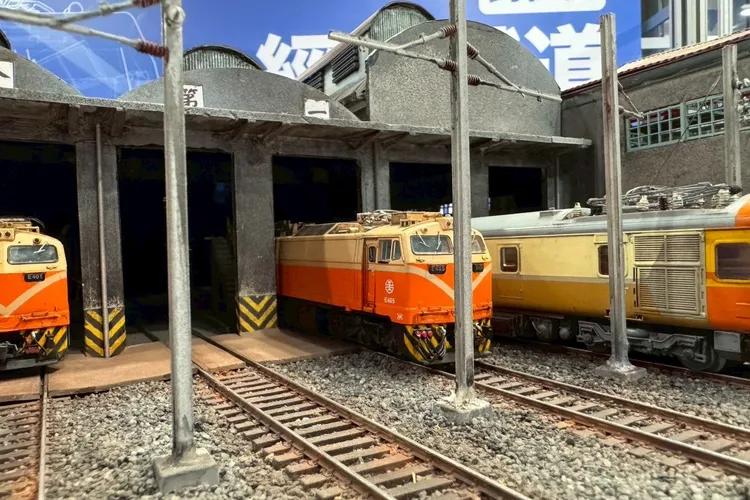 Global Mall五大車站店共同推出「經典鐵道模型展」，細膩重現經典鐵道風貌。