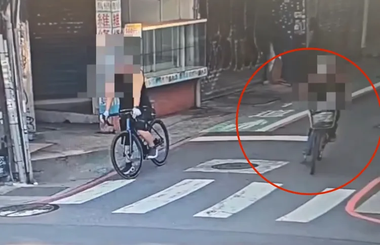 曾嫌騎著腳踏車作案，將偷來的海鮮放在車籃轉到萬華一帶變賣，全被監視器拍得一清二楚。翻攝畫面