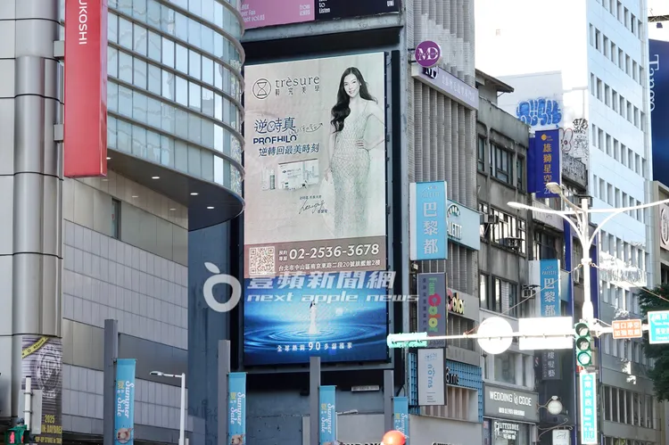 曾馨瑩首度擔任再生醫學形象大使，新光三越南西店外電視牆輪播30秒廣告。特勤中心攝